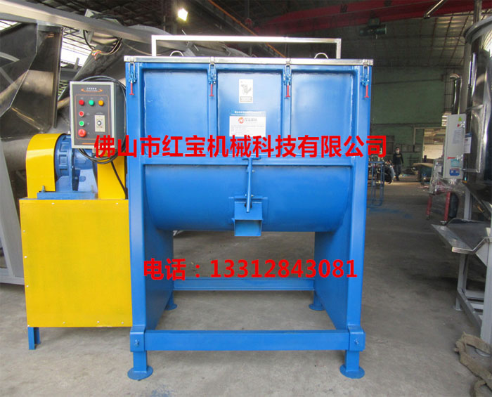 清遠(yuǎn)一家臺(tái)資企業(yè)使用1.5T臥式攪拌機(jī)，專(zhuān)門(mén)用于拌色料