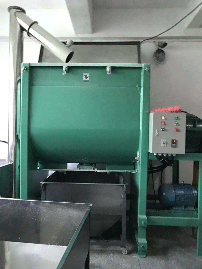 廈門(mén)塑料加熱臥式攪拌機(jī)為覃小姐創(chuàng)造了財(cái)富，增加了效率！